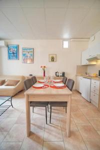 FRGK Clemenceau 1BR Beach Apartment AC & Ultra-Fast Wi-Fi