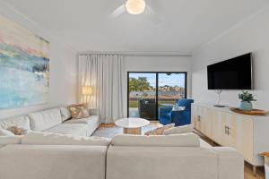 Shipwatch Riverside E104