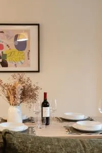 Duplex Redhill town centre apartment by Livingo Stays - Merstham