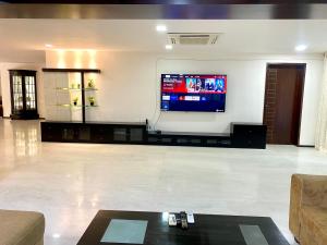 Cozycasa By Nattis group 4 BR - Jacuzzi & private garden