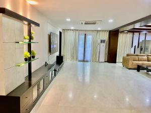 Cozycasa By Nattis group 4 BR - Jacuzzi & private garden