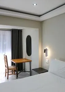 Luxury Heights Bed and Breakfast- Pool ready for use - Hutton Heights