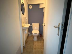 Maisons de vacances Maison Seventies climatisee, parking prive : photos des chambres