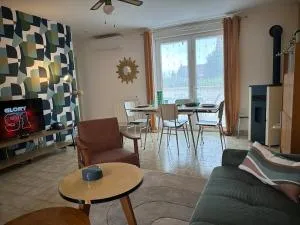 Maison Seventies climatisée, parking privé - Courgis