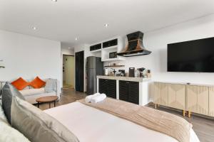 Suite Jungle Studio with Views Walk Everywhere