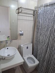 Modern Studio Birch Tower Near Malls & Nightlife