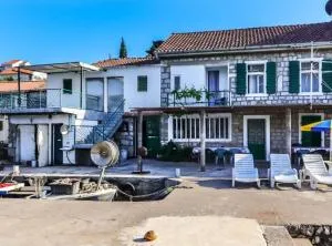 Beachfront Escape – Steps from the Crystal-Clear Sea - Bogišići