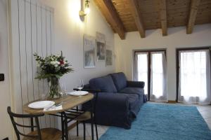 Midnight blues for 3 people near the airport