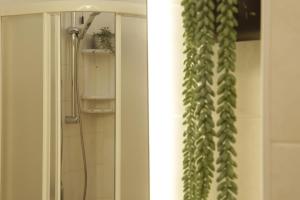 Midnight blues for 3 people near the airport