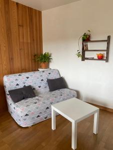 Chez Doukine, Appartement avec balcon à Chouzelot