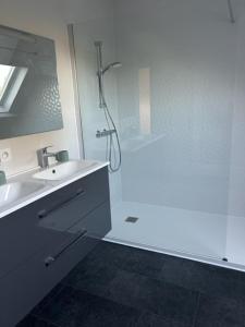 Maisons de vacances Gite de Charme Tour en Sologne avec Jacuzzi : photos des chambres