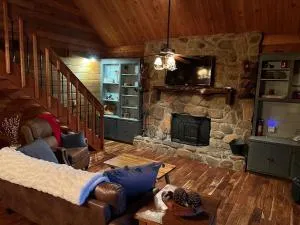 Luxury Cabin HotTub, Hiking, Fire Pit, Game Room - 蓝岭