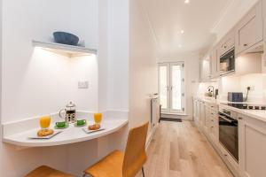 Stunning Seafront Apt-Just Steps to Viking Bay