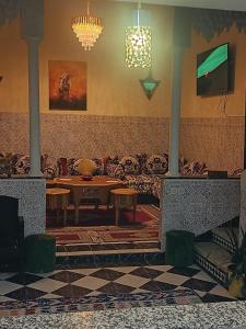 big house with swiming pool