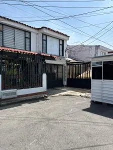 Bellísimo apartamento cerca del C.C Titán Plaza - Segovia