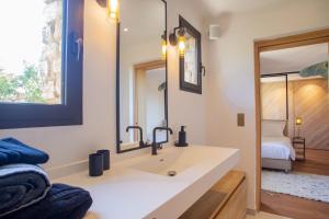 Villas Luxury 4-bedroom villa - pool : Villa