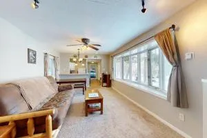 Catfish Cove - 2BR Cabin - Eagle River