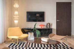 70s experience in Tulum with pool view