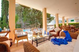 Marquesa by Vintage Travel