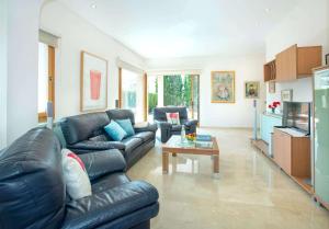 Marquesa by Vintage Travel