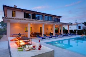 Marquesa by Vintage Travel