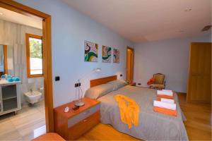 Marquesa by Vintage Travel