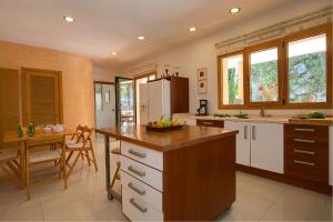 Marquesa by Vintage Travel