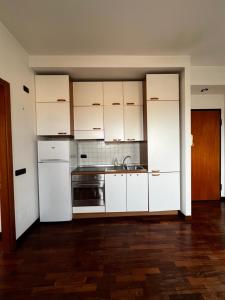 Panoramic King Room with City & Nature Views, 2-Min Walk to Minimetro
