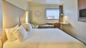 Hotels Campanile La Roche Sur Yon Centre Gare : photos des chambres