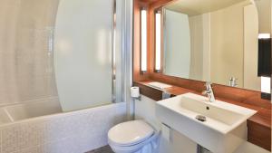 Hotels Campanile La Roche Sur Yon Centre Gare : photos des chambres