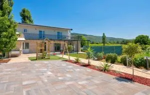 Beautiful Villa Miki with pool in Makarska - Donji Proložac