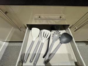 4 Town centre, Free off road parking, entire flat