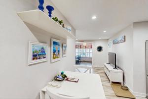 Town of Rehoboth Beach --- The Boxwood House - 21 Wilmington Ave #1E