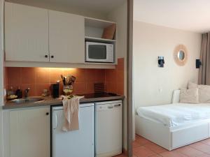 Appartements T1 Bis avec piscine vue golf et montagnes : photos des chambres