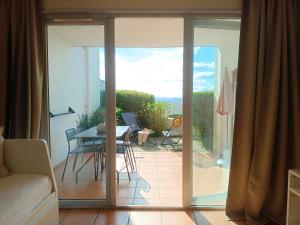 Appartements T1 Bis avec piscine vue golf et montagnes : photos des chambres