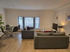 Roomspace Serviced Apartments - Harvest Lane - Long Ditton