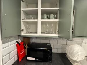 5 Town centre, entire flat, free parking king bed