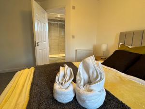 5 Town centre, entire flat, free parking king bed