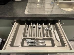 5 Town centre, entire flat, free parking king bed