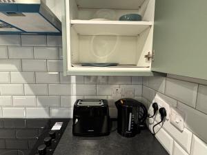 5 Town centre, entire flat, free parking king bed