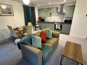 5 Town centre, entire flat, free parking king bed