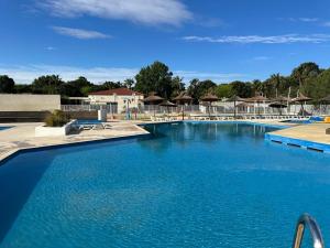 Campings BONNES VACANCES sur le CAMPING LE BOSC : photos des chambres