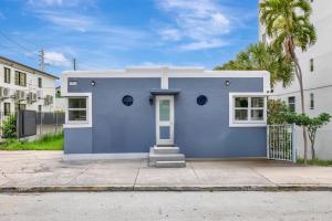 Banyan St 2BR 1BA off Las Olas Steps to Beach 1