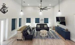 Fish Stories 5 Bed 3 Bath With Pool and Playscape - Port O'Connor