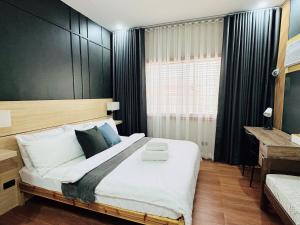 MUJI TOWNHOUSE SUITE in Central Makati BILLIARDS, KTV