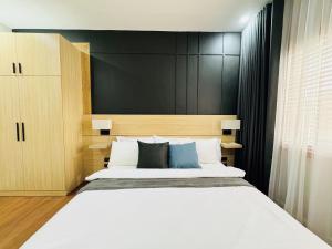 MUJI TOWNHOUSE SUITE in Central Makati BILLIARDS, KTV