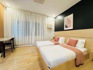 MUJI TOWNHOUSE SUITE in Central Makati BILLIARDS, KTV