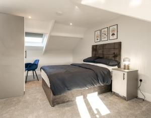 Dwell Living Luxurious 5BD House Central