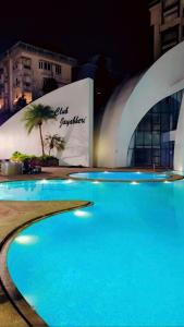 Cozycasa By Nattis group 4 BR - Jacuzzi & private garden