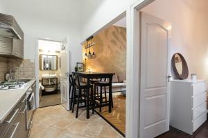 Elizabeth Gold Apartment